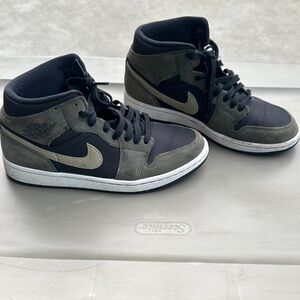 Jordan 1 - black and olive green High-Top Sneakers